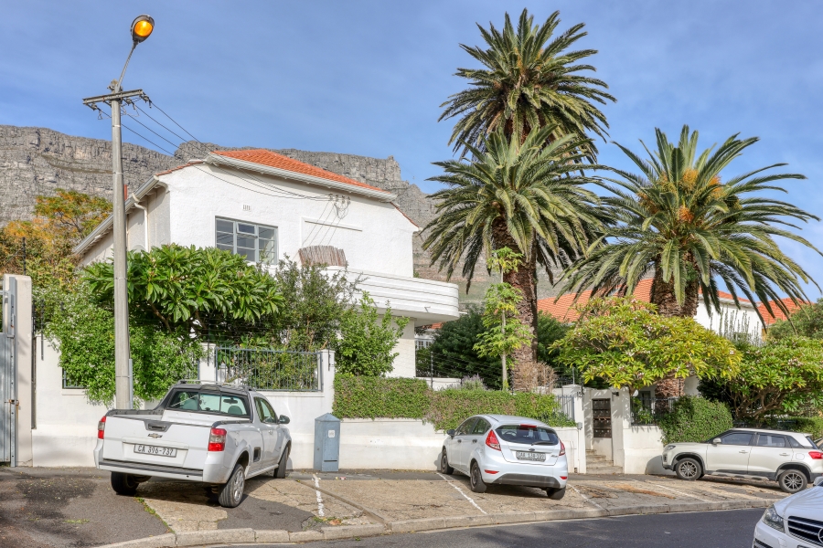 2 Bedroom Property for Sale in Vredehoek Western Cape